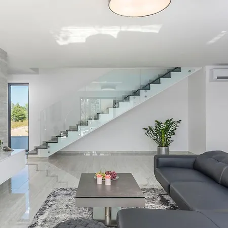 Hébergement de vacances In Novigrad With Pool And Sea Views Bužinija