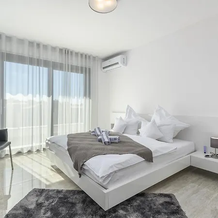 Amazing In Novigrad With Bubble Bath Holiday home Buzinija