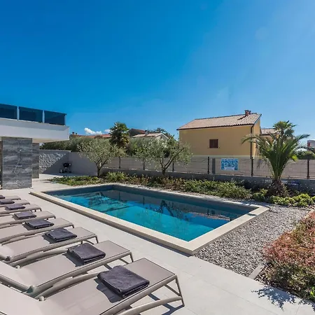 Holiday home Amazing In Novigrad With Bubble Bath Buzinija