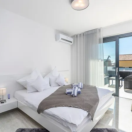 Hébergement de vacances In Novigrad With Pool And Sea Views Bužinija