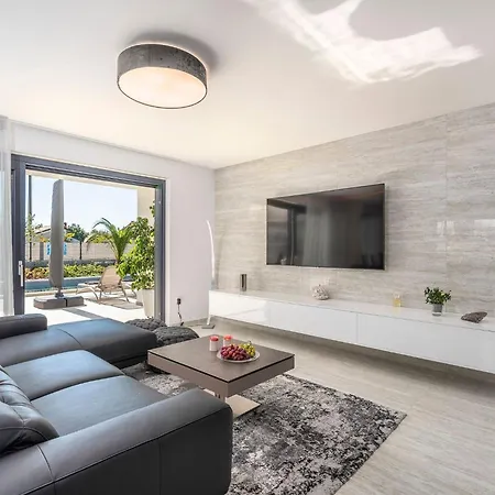 In Novigrad With Pool And Sea Views * Bužinija