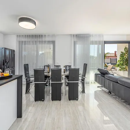 In Novigrad With Pool And Sea Views * Bužinija